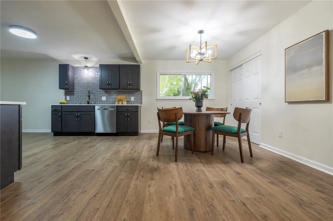 23 Kerry Park, Pittsford, New York 14534, Henrietta, New York 14534, 4 Bedrooms Bedrooms, 7 Rooms Rooms,2 BathroomsBathrooms,Residential,Closed,23 Kerry Park, Pittsford, New York 14534,0,R1625067