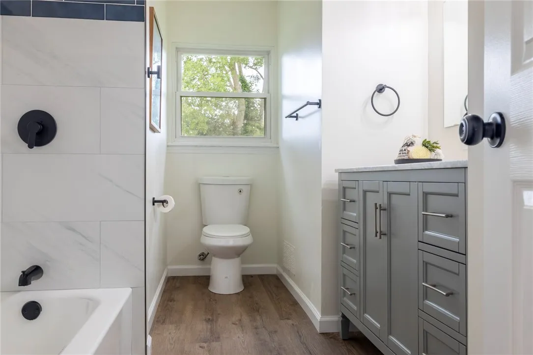 23 Kerry Park, Pittsford, New York 14534, Henrietta, New York 14534, 4 Bedrooms Bedrooms, 7 Rooms Rooms,2 BathroomsBathrooms,Residential,Closed,23 Kerry Park, Pittsford, New York 14534,0,R1625067