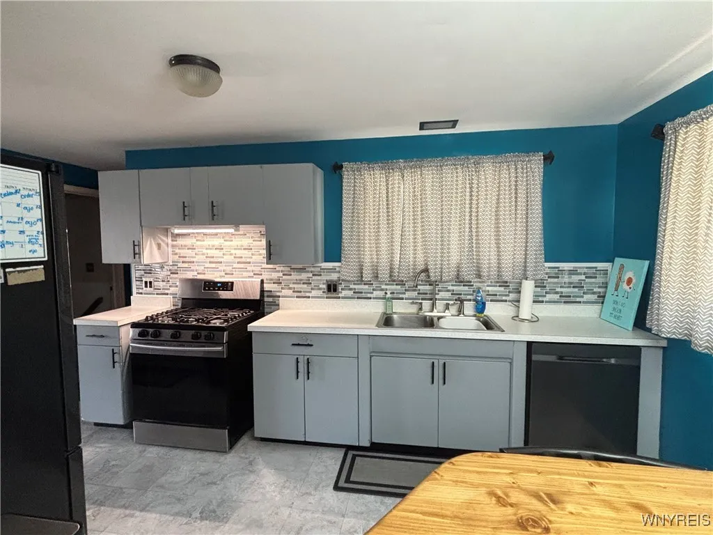 426 Woodstock Avenue, Tonawanda, New York 14150, Tonawanda, New York 14150, 3 Bedrooms Bedrooms, 6 Rooms Rooms,1 BathroomBathrooms,Residential,For Sale,426 Woodstock Avenue, Tonawanda, New York 14150,B1624763