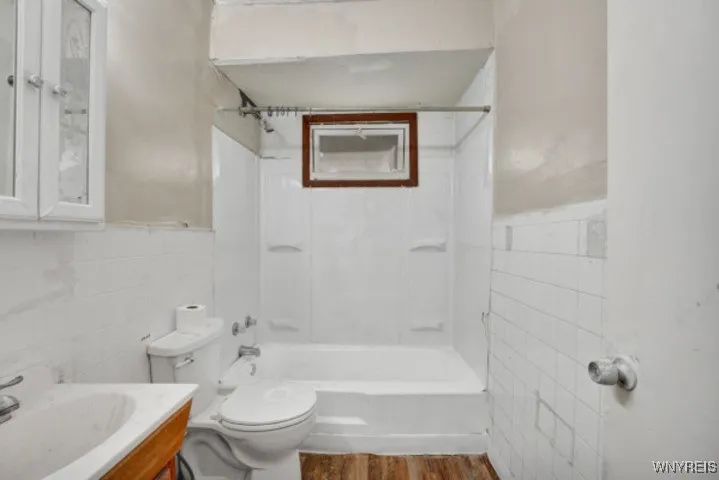 262 Breckenridge Street, Buffalo, New York 14213, Buffalo, New York 14213, 6 Bedrooms Bedrooms, ,2 BathroomsBathrooms,Residential,For Sale,262 Breckenridge Street, Buffalo, New York 14213,B1624985