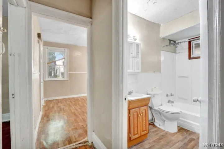 262 Breckenridge Street, Buffalo, New York 14213, Buffalo, New York 14213, 6 Bedrooms Bedrooms, ,2 BathroomsBathrooms,Residential,For Sale,262 Breckenridge Street, Buffalo, New York 14213,B1624985