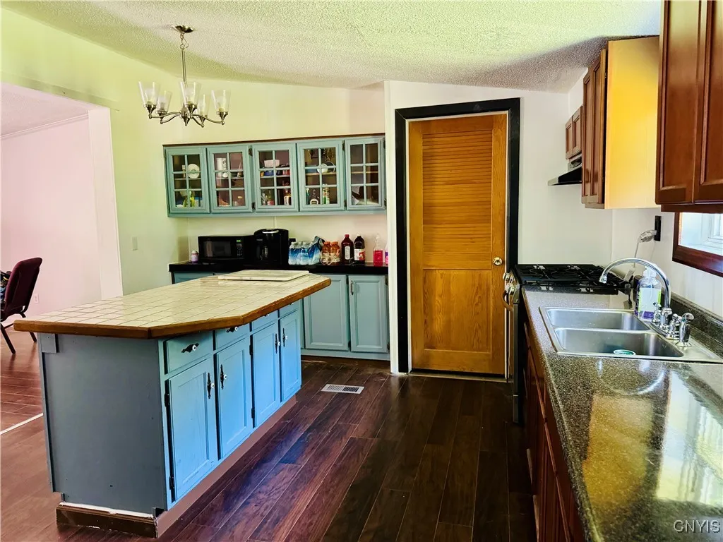 Large Kitchen area with Island.