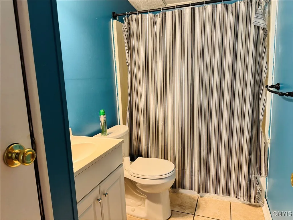 Full Bathroom.