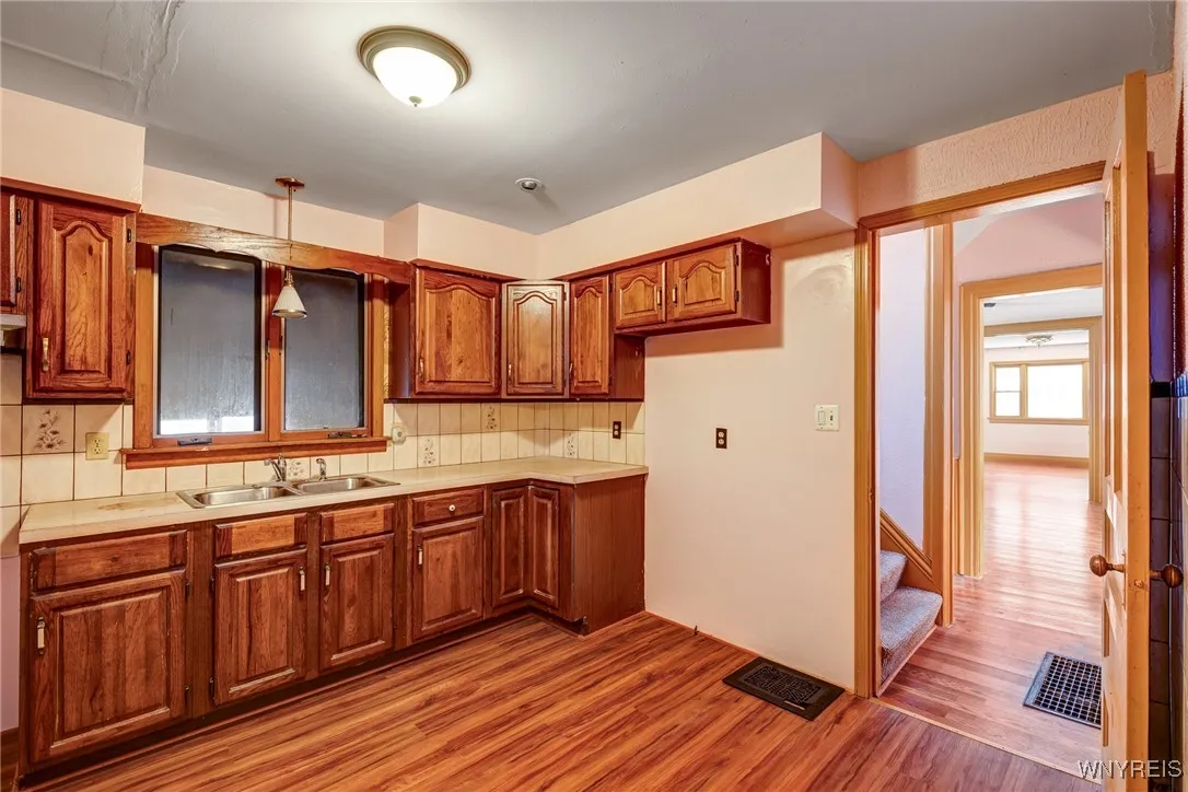 520 Woodlawn Avenue, Buffalo, New York 14208, Buffalo, New York 14208, 6 Bedrooms Bedrooms, 8 Rooms Rooms,2 BathroomsBathrooms,Residential,For Sale,520 Woodlawn Avenue, Buffalo, New York 14208,B1625318