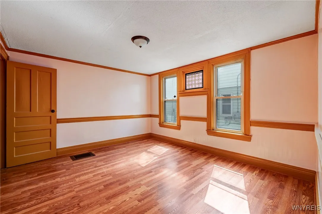 520 Woodlawn Avenue, Buffalo, New York 14208, Buffalo, New York 14208, 6 Bedrooms Bedrooms, 8 Rooms Rooms,2 BathroomsBathrooms,Residential,For Sale,520 Woodlawn Avenue, Buffalo, New York 14208,B1625318