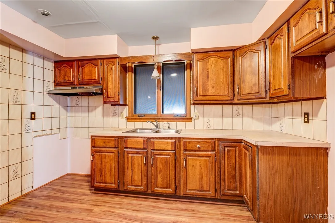 520 Woodlawn Avenue, Buffalo, New York 14208, Buffalo, New York 14208, 6 Bedrooms Bedrooms, 8 Rooms Rooms,2 BathroomsBathrooms,Residential,For Sale,520 Woodlawn Avenue, Buffalo, New York 14208,B1625318