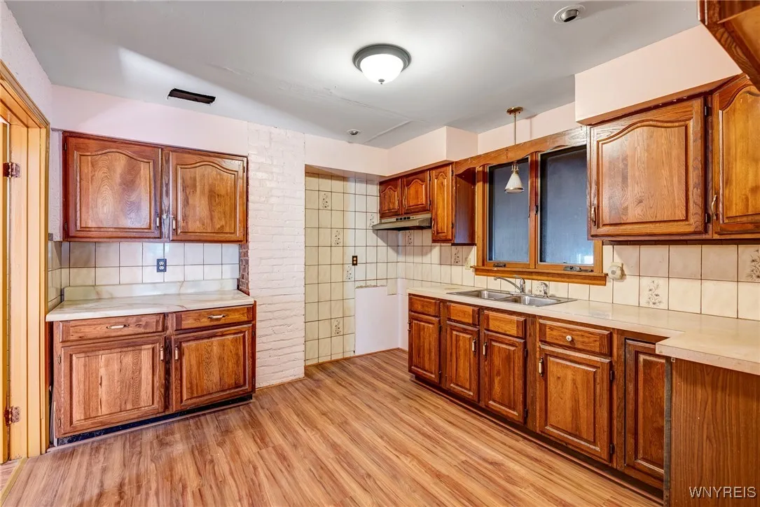 520 Woodlawn Avenue, Buffalo, New York 14208, Buffalo, New York 14208, 6 Bedrooms Bedrooms, 8 Rooms Rooms,2 BathroomsBathrooms,Residential,For Sale,520 Woodlawn Avenue, Buffalo, New York 14208,B1625318
