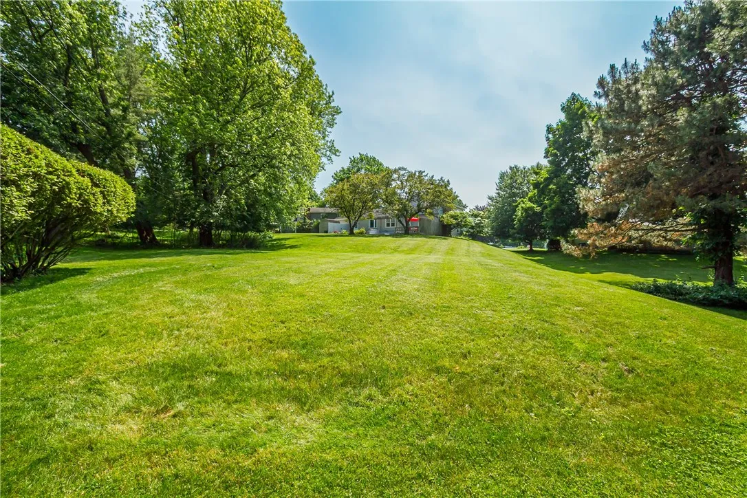 6 Wellington Circle, Perinton, New York 14450, Perinton, New York 14450, 4 Bedrooms Bedrooms, 10 Rooms Rooms,2 BathroomsBathrooms,Residential,For Sale,6 Wellington Circle, Perinton, New York 14450,R1625393