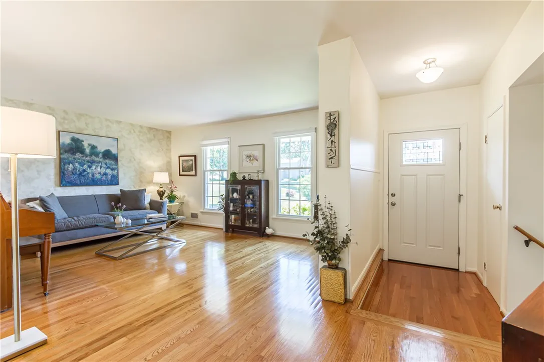 6 Wellington Circle, Perinton, New York 14450, Perinton, New York 14450, 4 Bedrooms Bedrooms, 10 Rooms Rooms,2 BathroomsBathrooms,Residential,For Sale,6 Wellington Circle, Perinton, New York 14450,R1625393