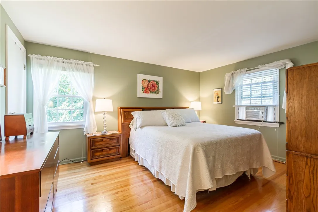 6 Wellington Circle, Perinton, New York 14450, Perinton, New York 14450, 4 Bedrooms Bedrooms, 10 Rooms Rooms,2 BathroomsBathrooms,Residential,For Sale,6 Wellington Circle, Perinton, New York 14450,R1625393