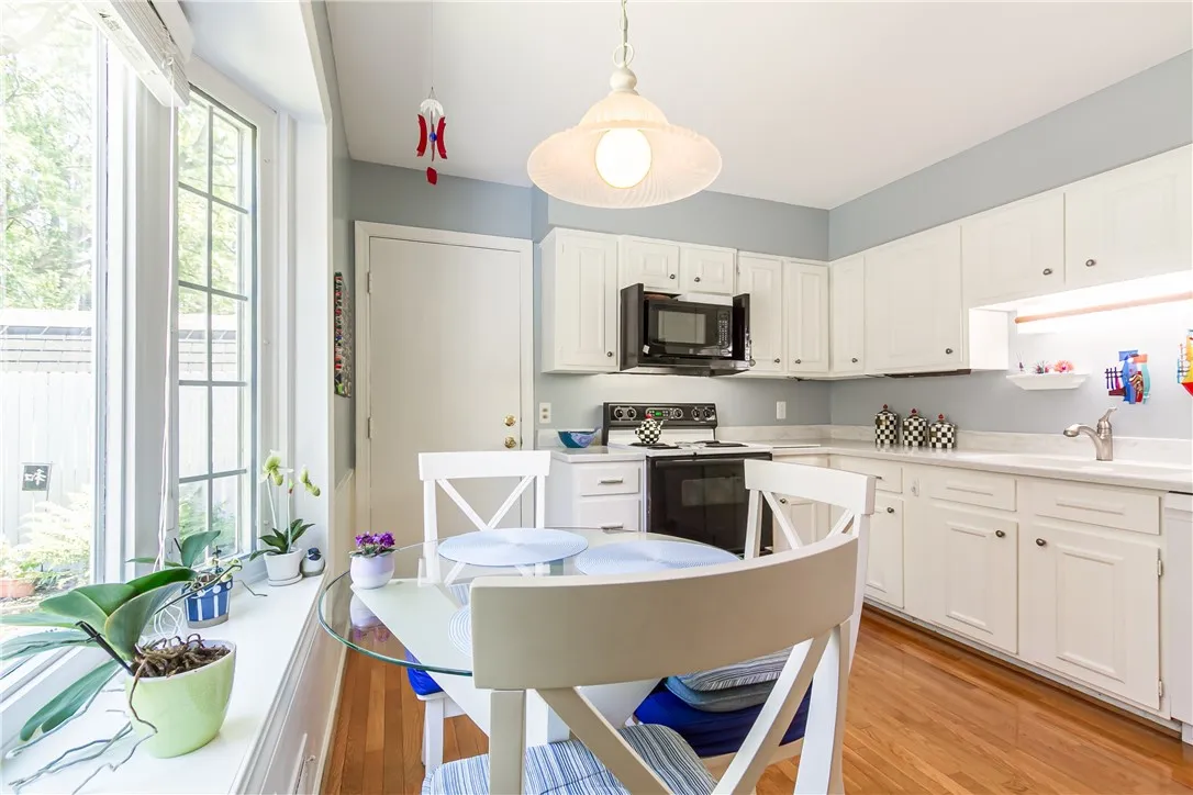 6 Wellington Circle, Perinton, New York 14450, Perinton, New York 14450, 4 Bedrooms Bedrooms, 10 Rooms Rooms,2 BathroomsBathrooms,Residential,For Sale,6 Wellington Circle, Perinton, New York 14450,R1625393