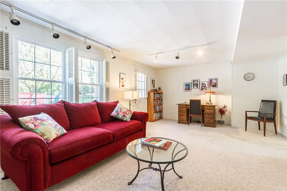 6 Wellington Circle, Perinton, New York 14450, Perinton, New York 14450, 4 Bedrooms Bedrooms, 10 Rooms Rooms,2 BathroomsBathrooms,Residential,For Sale,6 Wellington Circle, Perinton, New York 14450,R1625393