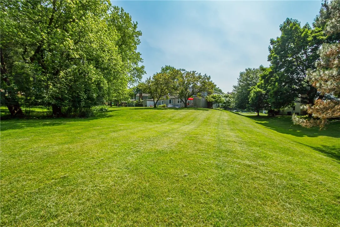 6 Wellington Circle, Perinton, New York 14450, Perinton, New York 14450, 4 Bedrooms Bedrooms, 10 Rooms Rooms,2 BathroomsBathrooms,Residential,For Sale,6 Wellington Circle, Perinton, New York 14450,R1625393