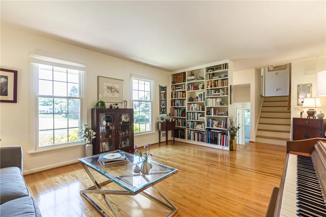 6 Wellington Circle, Perinton, New York 14450, Perinton, New York 14450, 4 Bedrooms Bedrooms, 10 Rooms Rooms,2 BathroomsBathrooms,Residential,For Sale,6 Wellington Circle, Perinton, New York 14450,R1625393