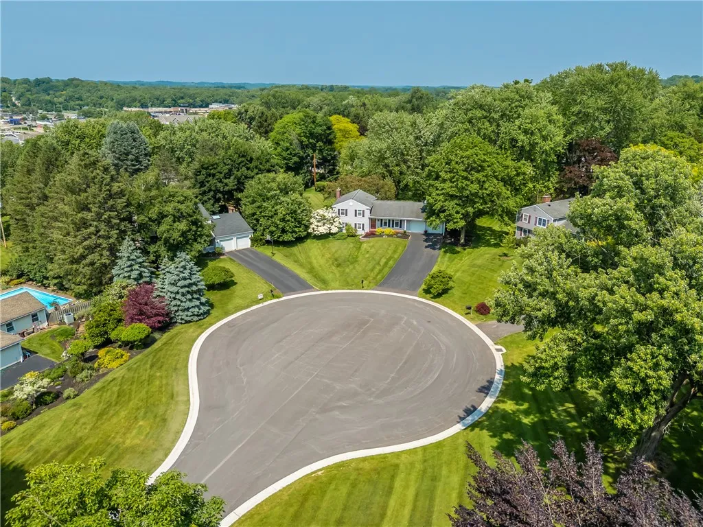 6 Wellington Circle, Perinton, New York 14450, Perinton, New York 14450, 4 Bedrooms Bedrooms, 10 Rooms Rooms,2 BathroomsBathrooms,Residential,For Sale,6 Wellington Circle, Perinton, New York 14450,R1625393