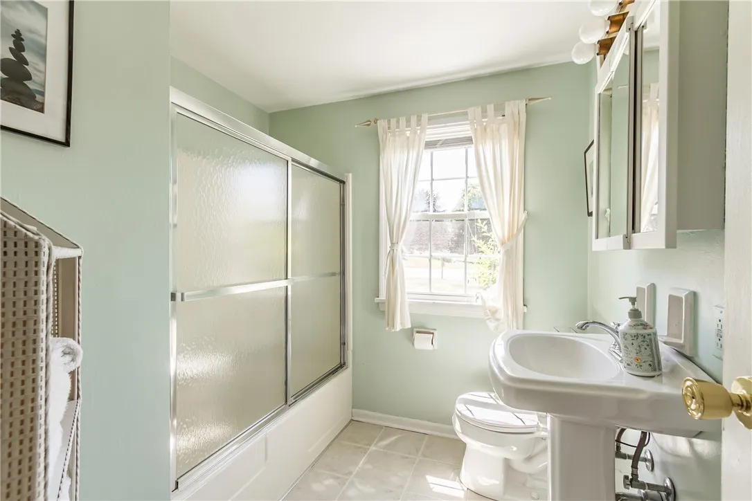 6 Wellington Circle, Perinton, New York 14450, Perinton, New York 14450, 4 Bedrooms Bedrooms, 10 Rooms Rooms,2 BathroomsBathrooms,Residential,For Sale,6 Wellington Circle, Perinton, New York 14450,R1625393