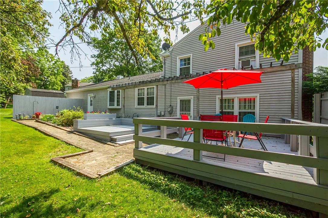 6 Wellington Circle, Perinton, New York 14450, Perinton, New York 14450, 4 Bedrooms Bedrooms, 10 Rooms Rooms,2 BathroomsBathrooms,Residential,For Sale,6 Wellington Circle, Perinton, New York 14450,R1625393