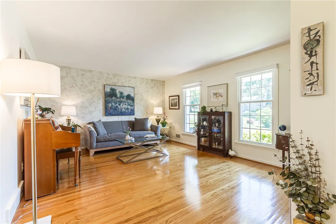 6 Wellington Circle, Perinton, New York 14450, Perinton, New York 14450, 4 Bedrooms Bedrooms, 10 Rooms Rooms,2 BathroomsBathrooms,Residential,For Sale,6 Wellington Circle, Perinton, New York 14450,R1625393