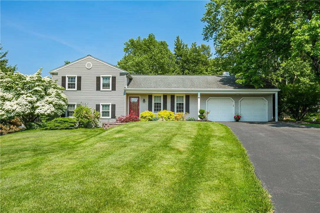 6 Wellington Circle, Perinton, New York 14450, Perinton, New York 14450, 4 Bedrooms Bedrooms, 10 Rooms Rooms,2 BathroomsBathrooms,Residential,For Sale,6 Wellington Circle, Perinton, New York 14450,R1625393