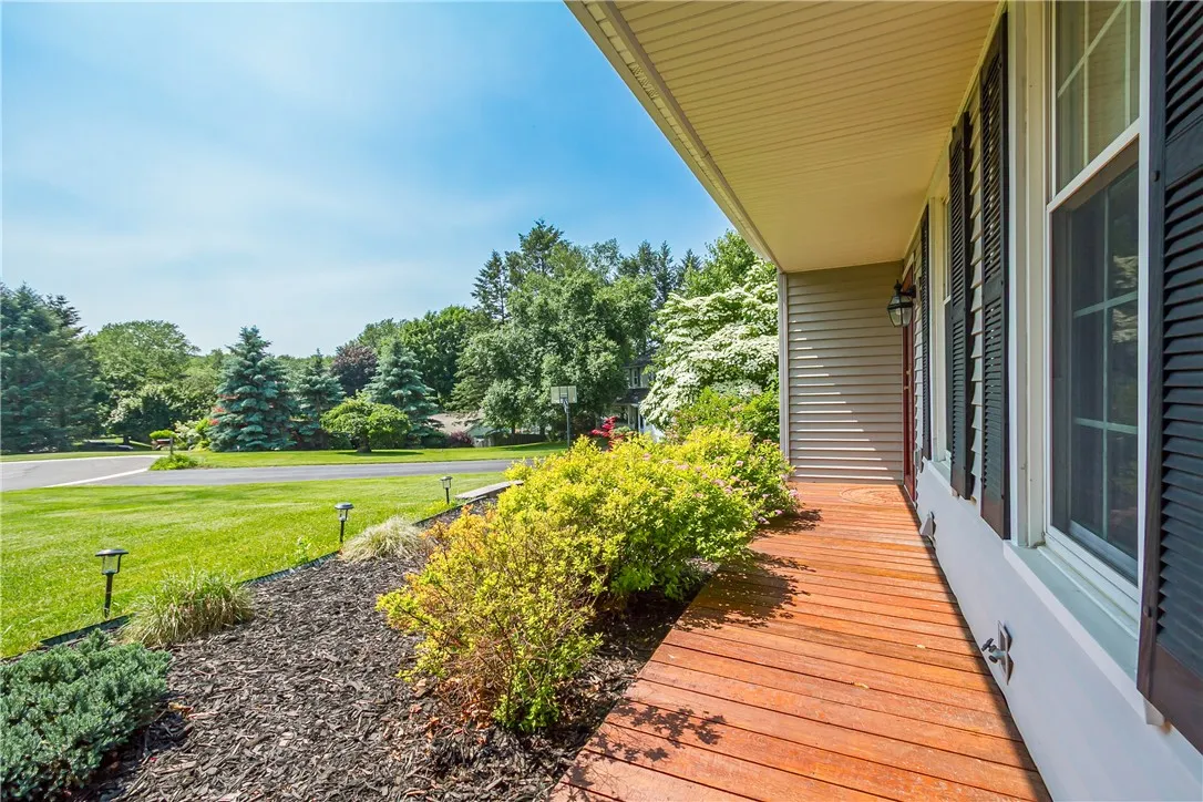 6 Wellington Circle, Perinton, New York 14450, Perinton, New York 14450, 4 Bedrooms Bedrooms, 10 Rooms Rooms,2 BathroomsBathrooms,Residential,For Sale,6 Wellington Circle, Perinton, New York 14450,R1625393