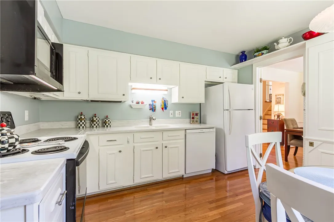 6 Wellington Circle, Perinton, New York 14450, Perinton, New York 14450, 4 Bedrooms Bedrooms, 10 Rooms Rooms,2 BathroomsBathrooms,Residential,For Sale,6 Wellington Circle, Perinton, New York 14450,R1625393
