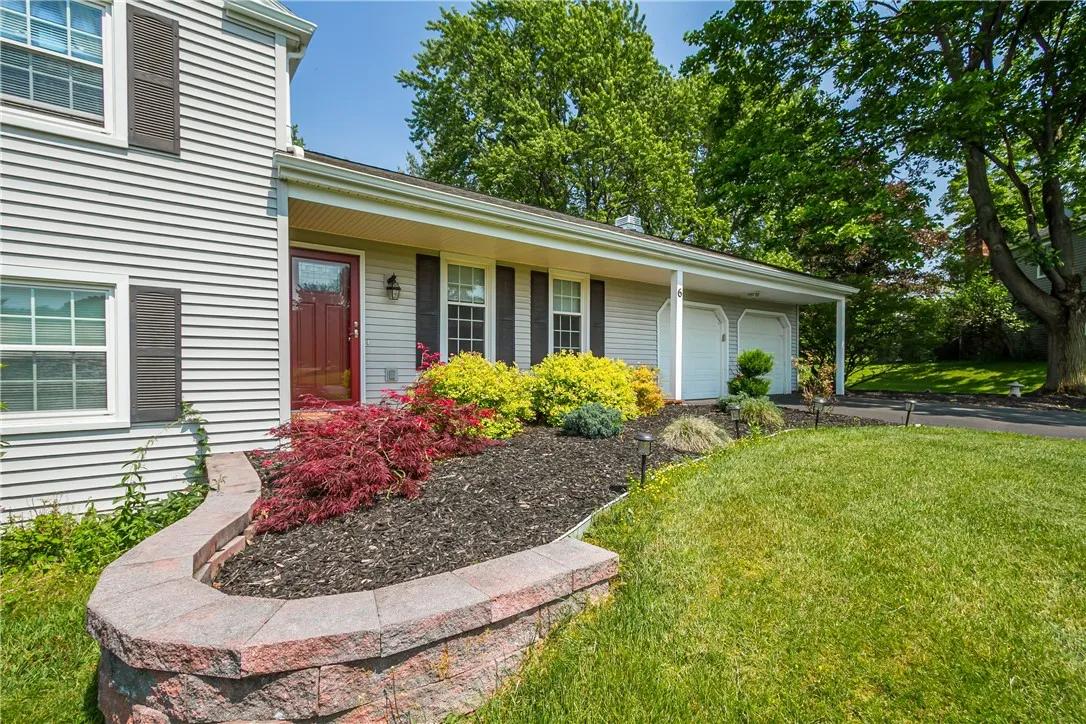 6 Wellington Circle, Perinton, New York 14450, Perinton, New York 14450, 4 Bedrooms Bedrooms, 10 Rooms Rooms,2 BathroomsBathrooms,Residential,For Sale,6 Wellington Circle, Perinton, New York 14450,R1625393