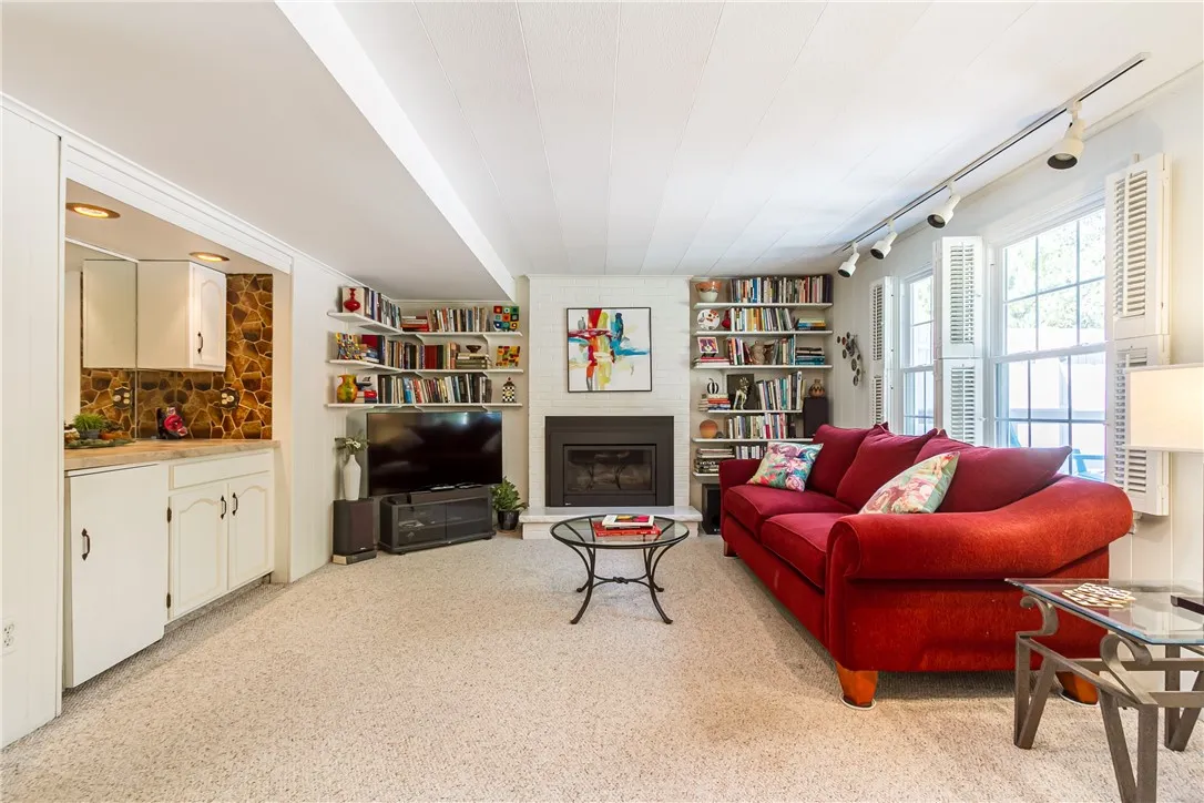 6 Wellington Circle, Perinton, New York 14450, Perinton, New York 14450, 4 Bedrooms Bedrooms, 10 Rooms Rooms,2 BathroomsBathrooms,Residential,For Sale,6 Wellington Circle, Perinton, New York 14450,R1625393