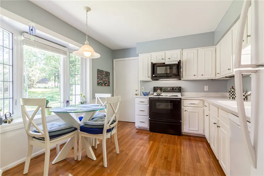 6 Wellington Circle, Perinton, New York 14450, Perinton, New York 14450, 4 Bedrooms Bedrooms, 10 Rooms Rooms,2 BathroomsBathrooms,Residential,For Sale,6 Wellington Circle, Perinton, New York 14450,R1625393