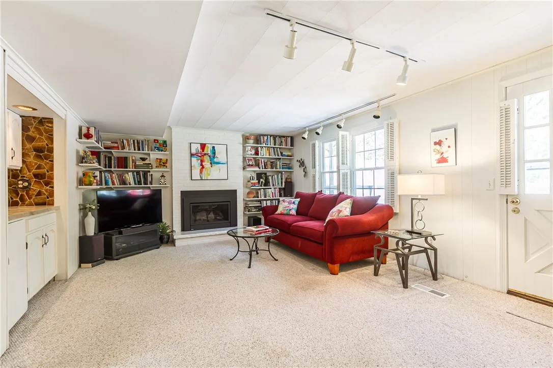 6 Wellington Circle, Perinton, New York 14450, Perinton, New York 14450, 4 Bedrooms Bedrooms, 10 Rooms Rooms,2 BathroomsBathrooms,Residential,For Sale,6 Wellington Circle, Perinton, New York 14450,R1625393