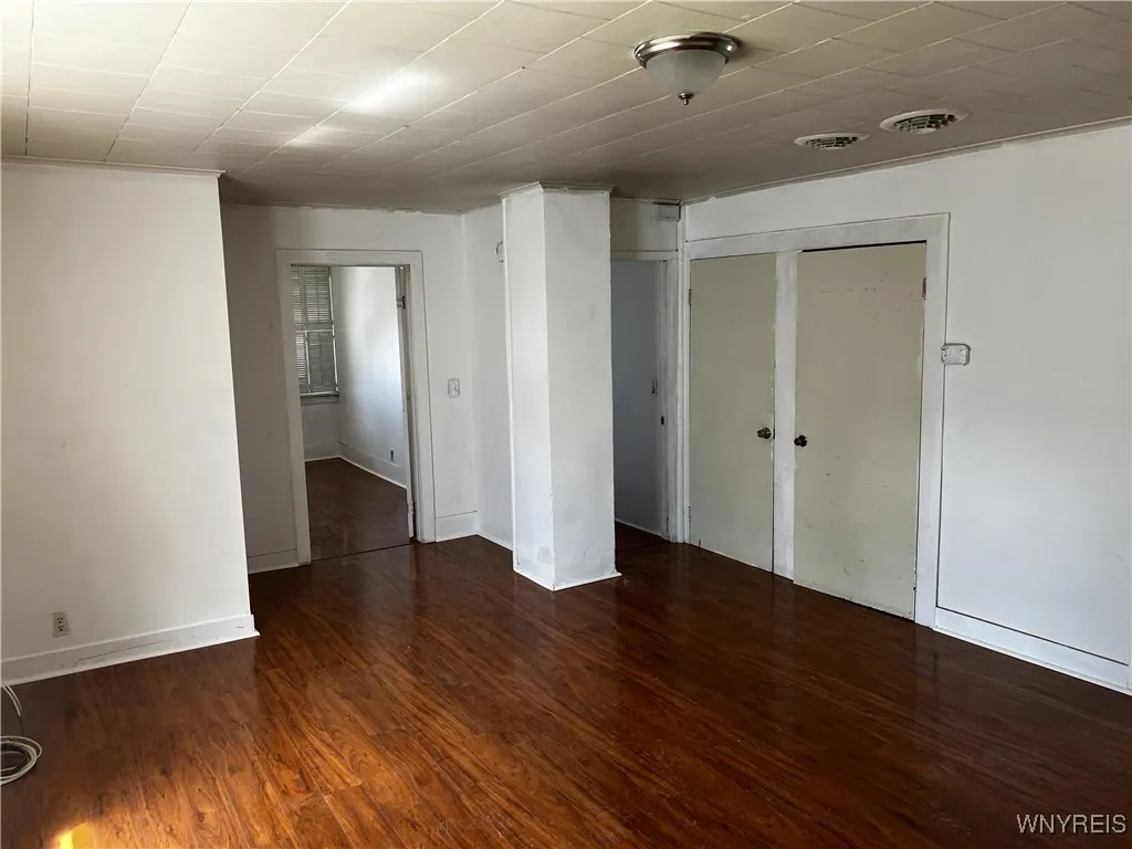 749 South Ogden Street Upper, Buffalo, New York 14, Buffalo, New York 14206, 3 Bedrooms Bedrooms, 5 Rooms Rooms,1 BathroomBathrooms,Residential Lease,For Rent,749 South Ogden Street Upper, Buffalo, New York 14,B1624741