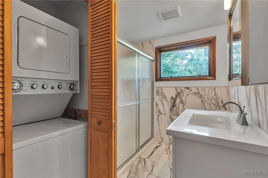 924 Two Rod Road, Alden, New York 14004, Alden, New York 14004, 3 Bedrooms Bedrooms, 5 Rooms Rooms,1 BathroomBathrooms,Residential,Closed,924 Two Rod Road, Alden, New York 14004,0,B1624967