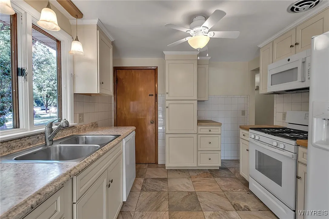 924 Two Rod Road, Alden, New York 14004, Alden, New York 14004, 3 Bedrooms Bedrooms, 5 Rooms Rooms,1 BathroomBathrooms,Residential,Closed,924 Two Rod Road, Alden, New York 14004,0,B1624967