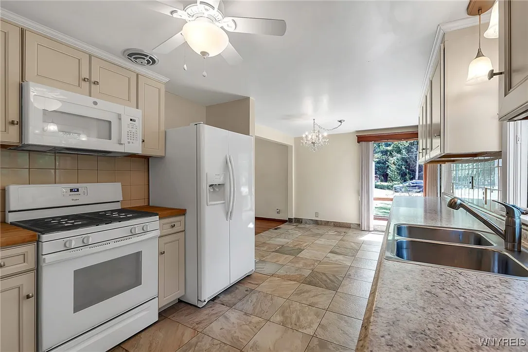 924 Two Rod Road, Alden, New York 14004, Alden, New York 14004, 3 Bedrooms Bedrooms, 5 Rooms Rooms,1 BathroomBathrooms,Residential,Closed,924 Two Rod Road, Alden, New York 14004,0,B1624967
