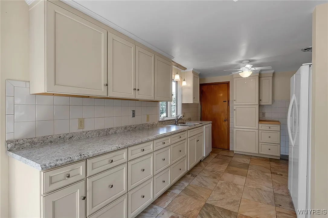 924 Two Rod Road, Alden, New York 14004, Alden, New York 14004, 3 Bedrooms Bedrooms, 5 Rooms Rooms,1 BathroomBathrooms,Residential,Closed,924 Two Rod Road, Alden, New York 14004,0,B1624967