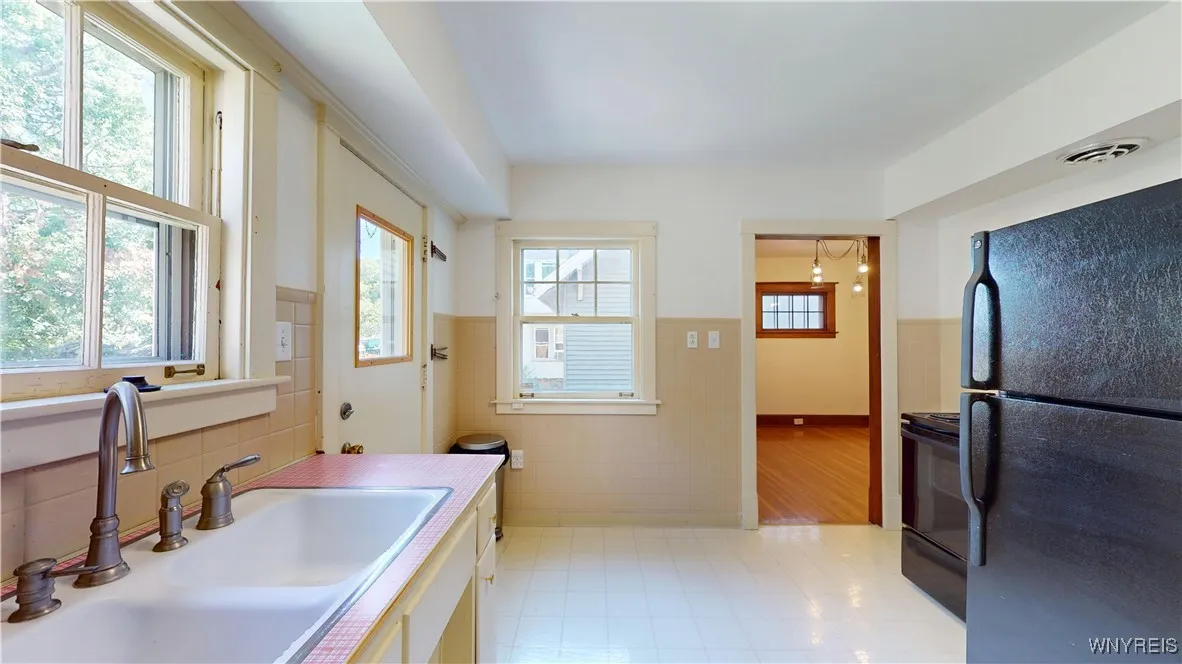 1146 Haeberle Avenue, Niagara Falls, New York 1430, Niagara Falls, New York 14301, 3 Bedrooms Bedrooms, 6 Rooms Rooms,1 BathroomBathrooms,Residential,For Sale,1146 Haeberle Avenue, Niagara Falls, New York 1430,0,B1625432