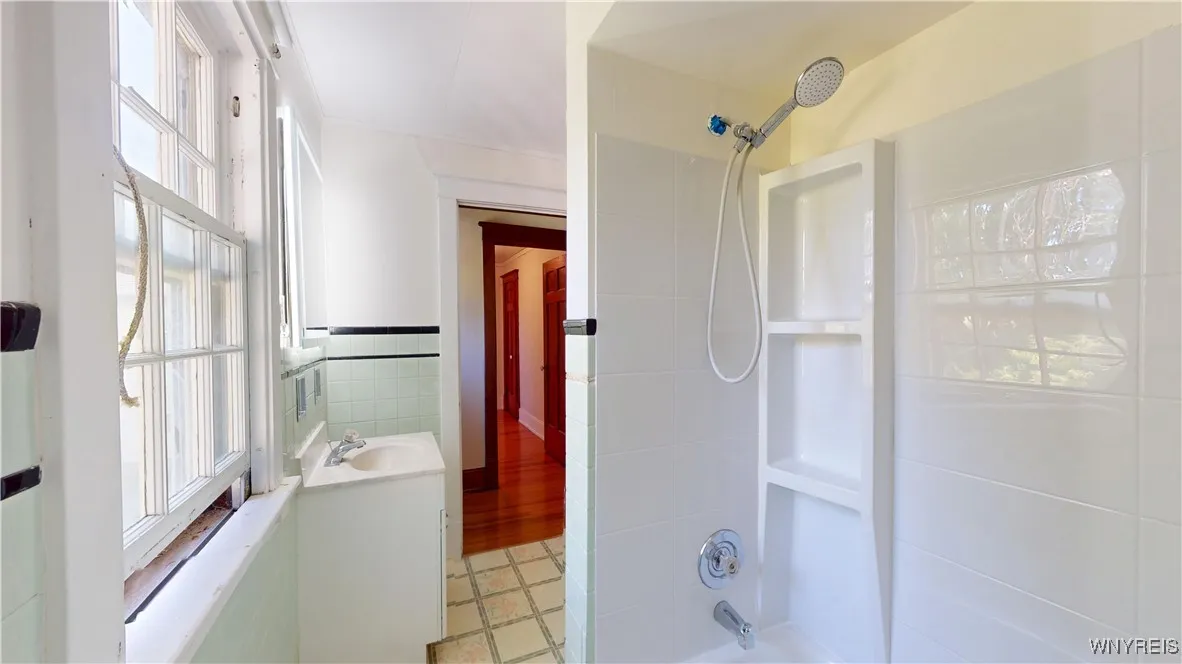 1146 Haeberle Avenue, Niagara Falls, New York 1430, Niagara Falls, New York 14301, 3 Bedrooms Bedrooms, 6 Rooms Rooms,1 BathroomBathrooms,Residential,For Sale,1146 Haeberle Avenue, Niagara Falls, New York 1430,0,B1625432