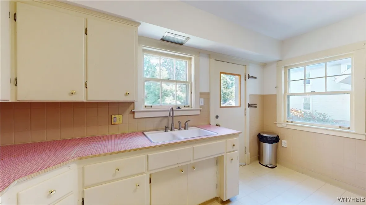 1146 Haeberle Avenue, Niagara Falls, New York 1430, Niagara Falls, New York 14301, 3 Bedrooms Bedrooms, 6 Rooms Rooms,1 BathroomBathrooms,Residential,For Sale,1146 Haeberle Avenue, Niagara Falls, New York 1430,0,B1625432
