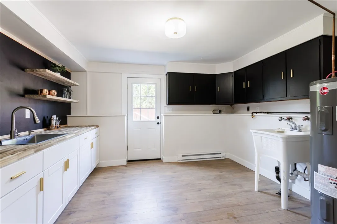 100 Kings Gate South, Irondequoit, New York 14617, Irondequoit, New York 14617, 5 Bedrooms Bedrooms, 9 Rooms Rooms,2 BathroomsBathrooms,Residential,For Sale,100 Kings Gate South, Irondequoit, New York 14617,R1625433