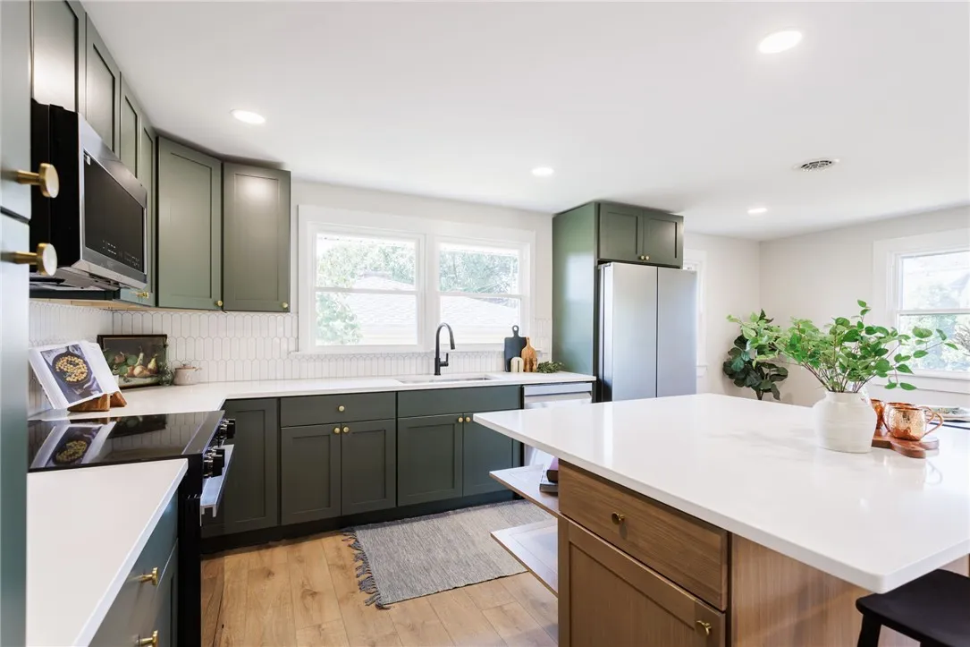 100 Kings Gate South, Irondequoit, New York 14617, Irondequoit, New York 14617, 5 Bedrooms Bedrooms, 9 Rooms Rooms,2 BathroomsBathrooms,Residential,For Sale,100 Kings Gate South, Irondequoit, New York 14617,R1625433