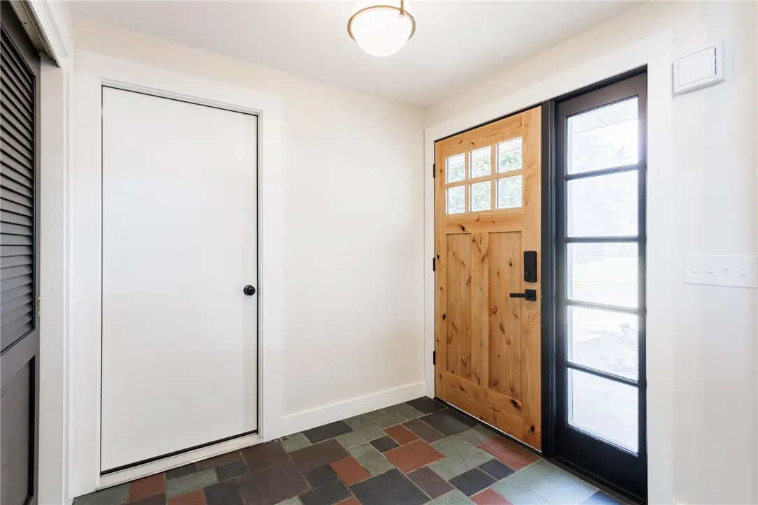 100 Kings Gate South, Irondequoit, New York 14617, Irondequoit, New York 14617, 5 Bedrooms Bedrooms, 9 Rooms Rooms,2 BathroomsBathrooms,Residential,For Sale,100 Kings Gate South, Irondequoit, New York 14617,R1625433