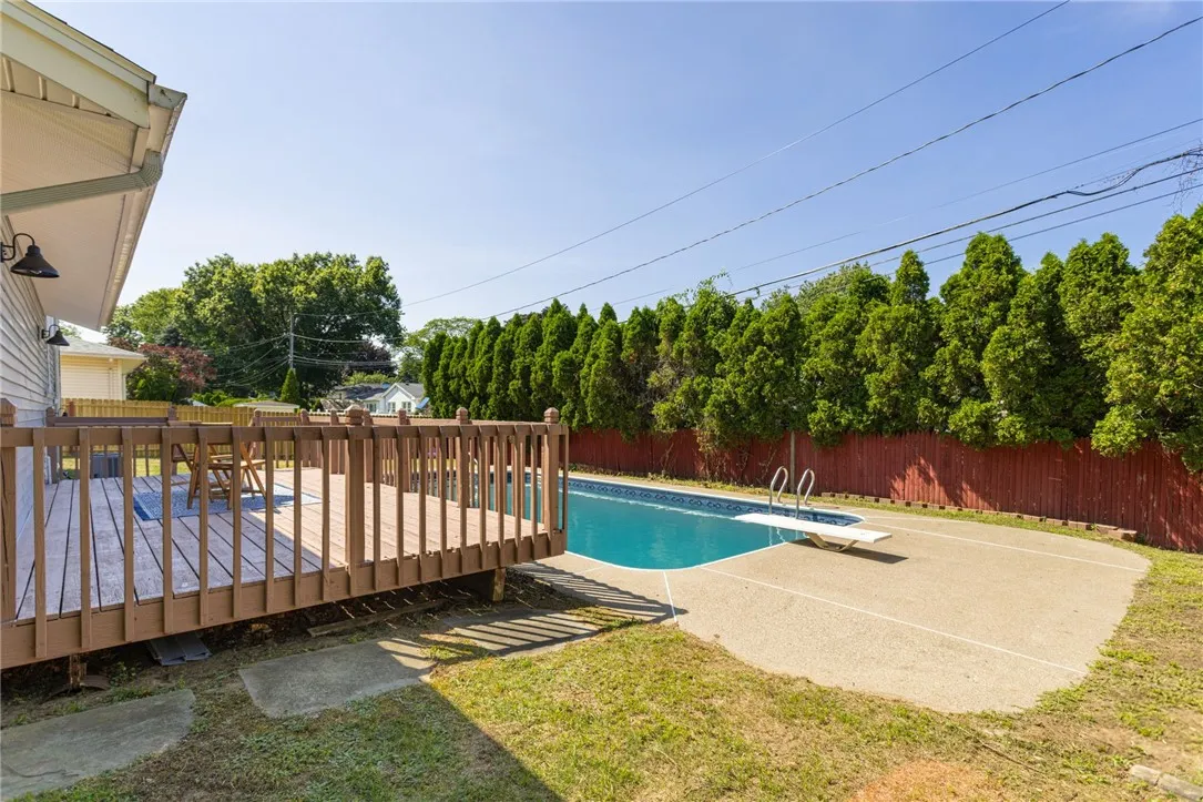 100 Kings Gate South, Irondequoit, New York 14617, Irondequoit, New York 14617, 5 Bedrooms Bedrooms, 9 Rooms Rooms,2 BathroomsBathrooms,Residential,For Sale,100 Kings Gate South, Irondequoit, New York 14617,R1625433