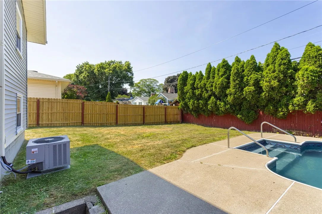 100 Kings Gate South, Irondequoit, New York 14617, Irondequoit, New York 14617, 5 Bedrooms Bedrooms, 9 Rooms Rooms,2 BathroomsBathrooms,Residential,For Sale,100 Kings Gate South, Irondequoit, New York 14617,R1625433