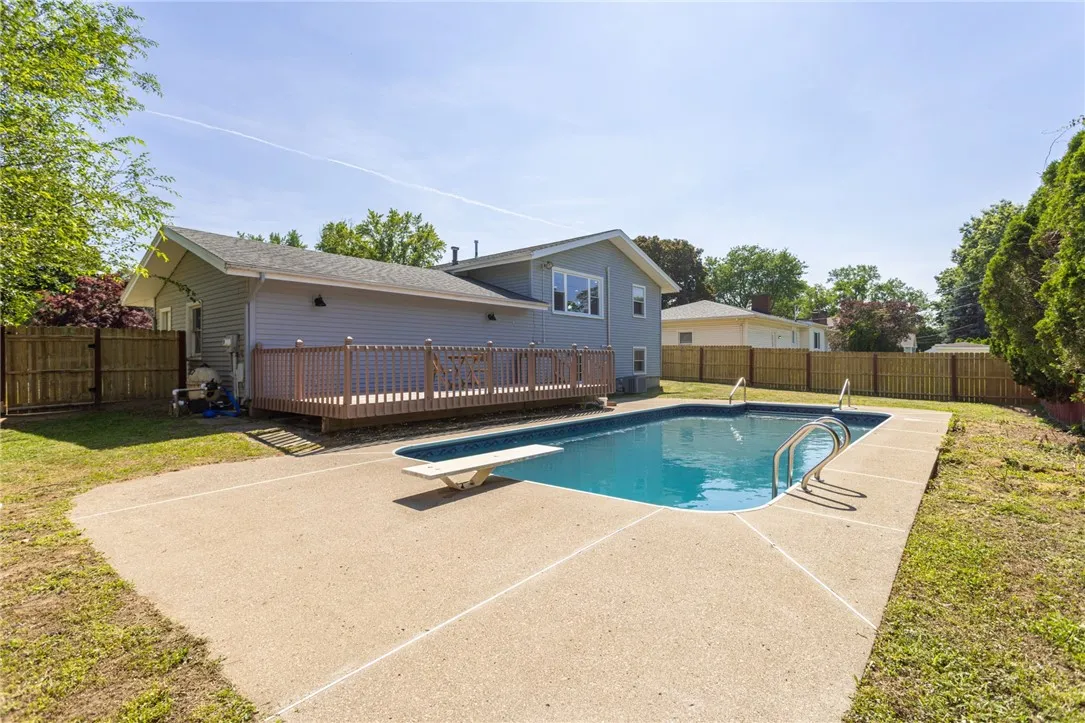 100 Kings Gate South, Irondequoit, New York 14617, Irondequoit, New York 14617, 5 Bedrooms Bedrooms, 9 Rooms Rooms,2 BathroomsBathrooms,Residential,For Sale,100 Kings Gate South, Irondequoit, New York 14617,R1625433