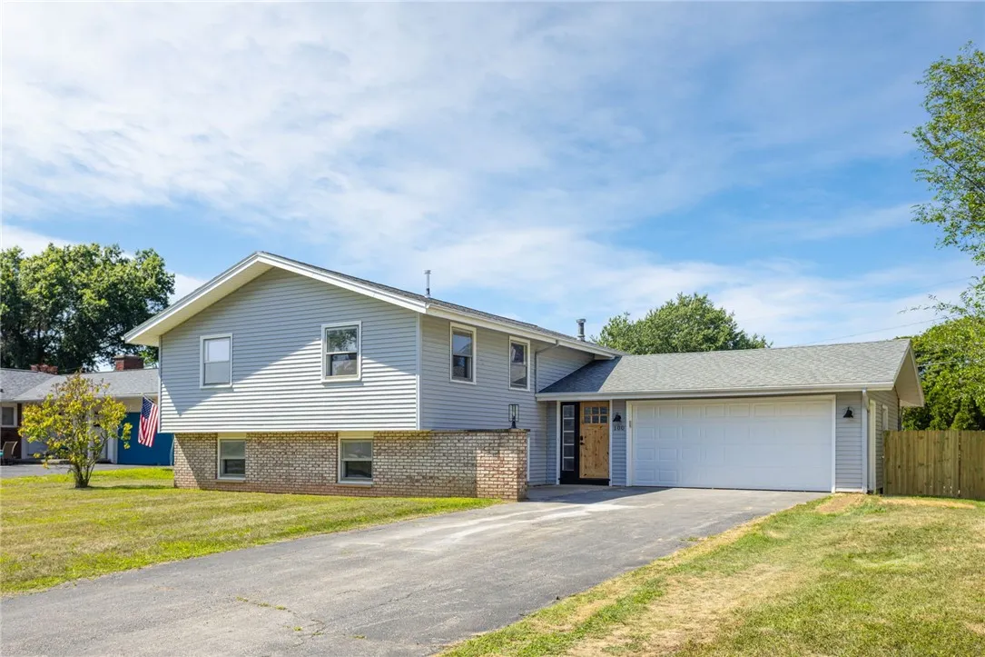 100 Kings Gate South, Irondequoit, New York 14617, Irondequoit, New York 14617, 5 Bedrooms Bedrooms, 9 Rooms Rooms,2 BathroomsBathrooms,Residential,For Sale,100 Kings Gate South, Irondequoit, New York 14617,R1625433