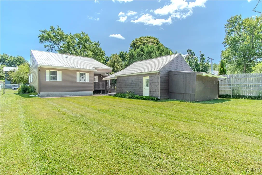 212 Iroquois Avenue West, Watertown City, New York, Watertown City, New York 13601, 2 Bedrooms Bedrooms, 5 Rooms Rooms,1 BathroomBathrooms,Residential,For Sale,212 Iroquois Avenue West, Watertown City, New York,S1624738