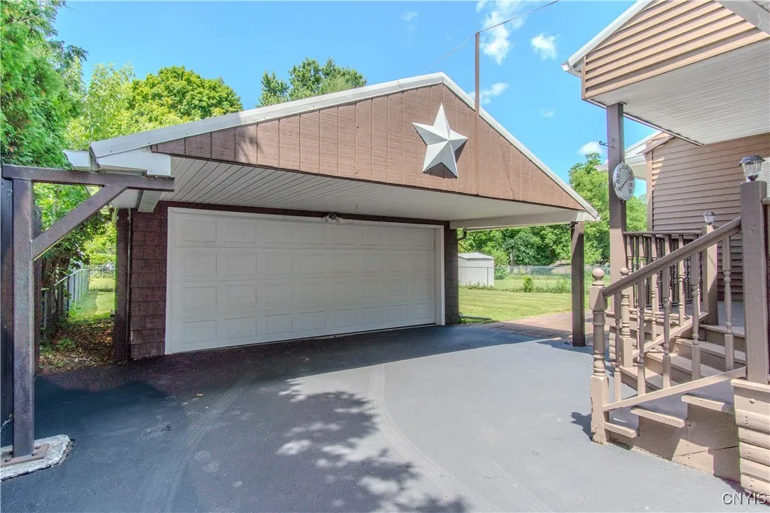 212 Iroquois Avenue West, Watertown City, New York, Watertown City, New York 13601, 2 Bedrooms Bedrooms, 5 Rooms Rooms,1 BathroomBathrooms,Residential,For Sale,212 Iroquois Avenue West, Watertown City, New York,S1624738