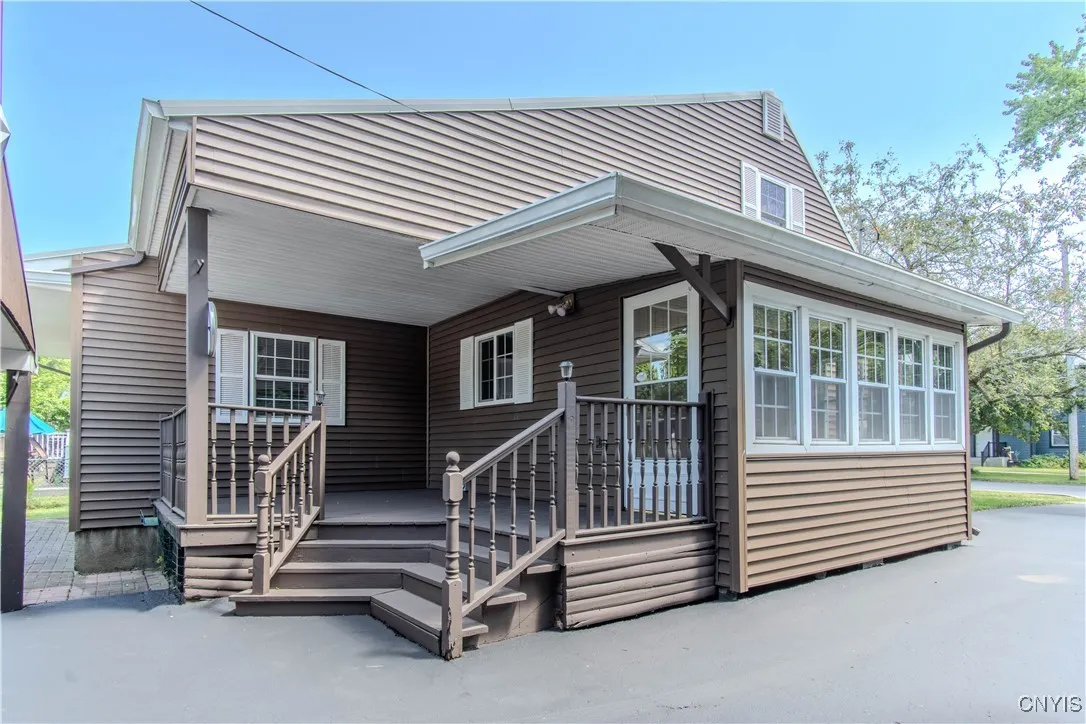 212 Iroquois Avenue West, Watertown City, New York, Watertown City, New York 13601, 2 Bedrooms Bedrooms, 5 Rooms Rooms,1 BathroomBathrooms,Residential,For Sale,212 Iroquois Avenue West, Watertown City, New York,S1624738