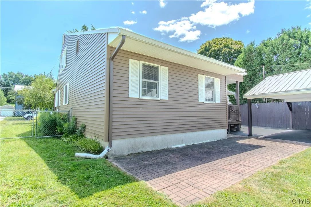 212 Iroquois Avenue West, Watertown City, New York, Watertown City, New York 13601, 2 Bedrooms Bedrooms, 5 Rooms Rooms,1 BathroomBathrooms,Residential,For Sale,212 Iroquois Avenue West, Watertown City, New York,S1624738
