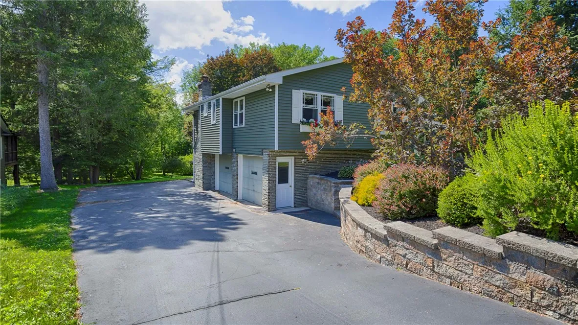 125 Pine Ridge Drive, Arcadia, New York 14513, Arcadia, New York 14513, 4 Bedrooms Bedrooms, 10 Rooms Rooms,3 BathroomsBathrooms,Residential,For Sale,125 Pine Ridge Drive, Arcadia, New York 14513,R1624976
