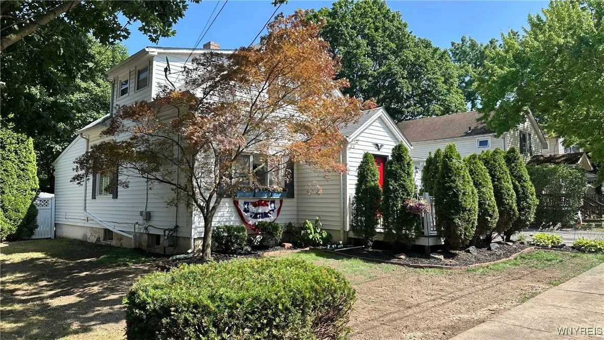 350 South 2nd Street, Lewiston, New York 14092, Lewiston, New York 14092, 4 Bedrooms Bedrooms, 8 Rooms Rooms,2 BathroomsBathrooms,Residential,For Sale,350 South 2nd Street, Lewiston, New York 14092,B1625380